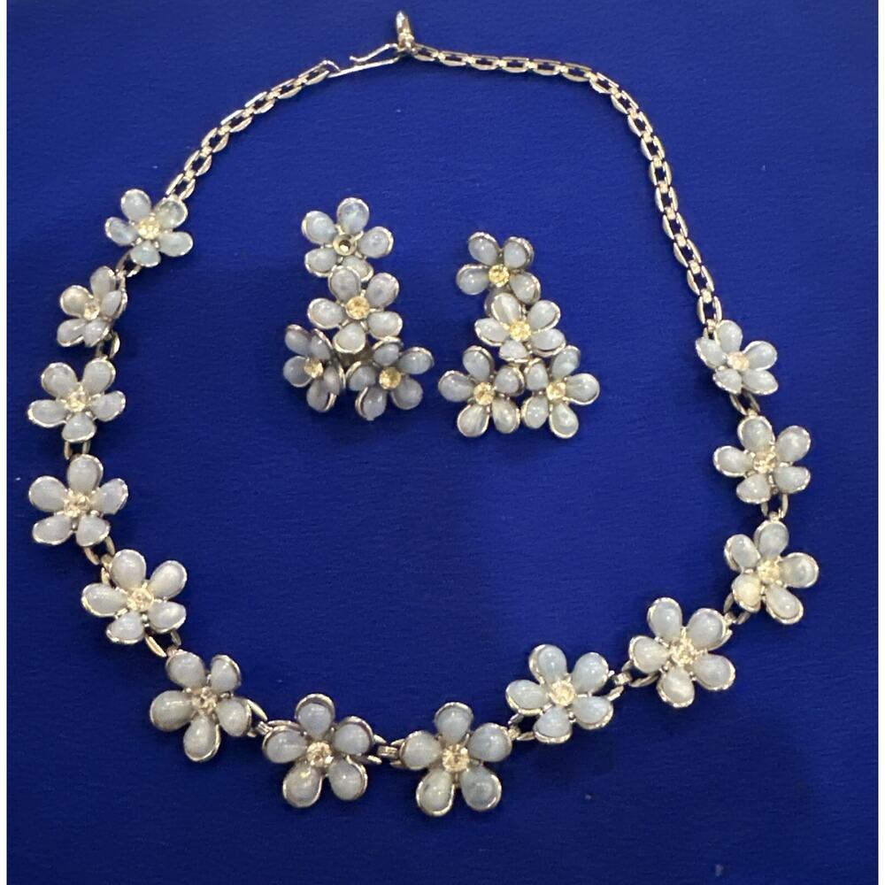 VINTAGE Set CORO Flower Rhinestone Necklace & Screw‎ Back Earrings Feminine